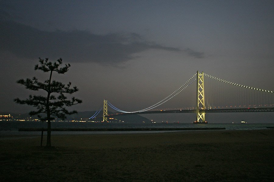Akashi Kaikyo Bridge - Kobe (Japan)